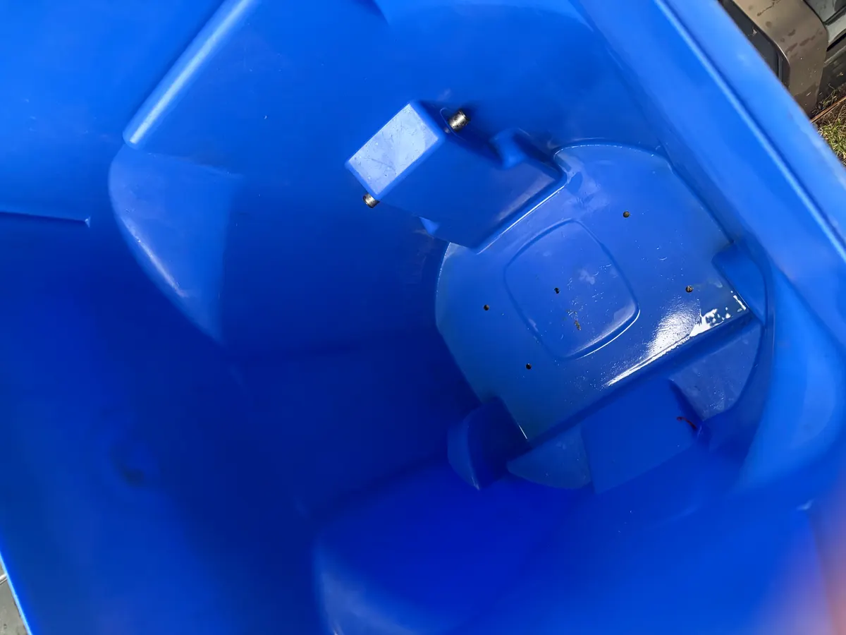 Trash bin after cleaning